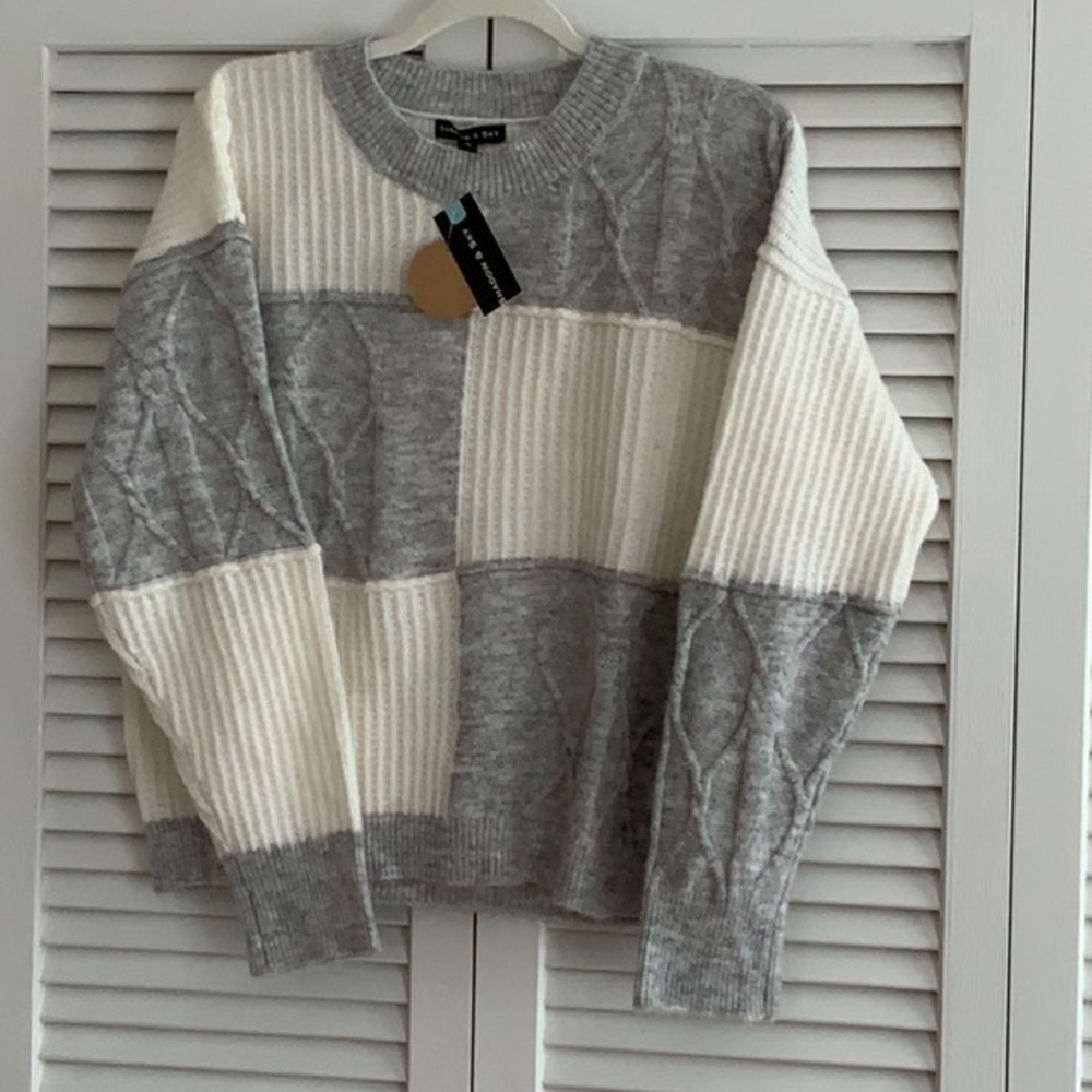Shadow & Sky Colorblock Sweater Casual Pullover Gray and White Size XL